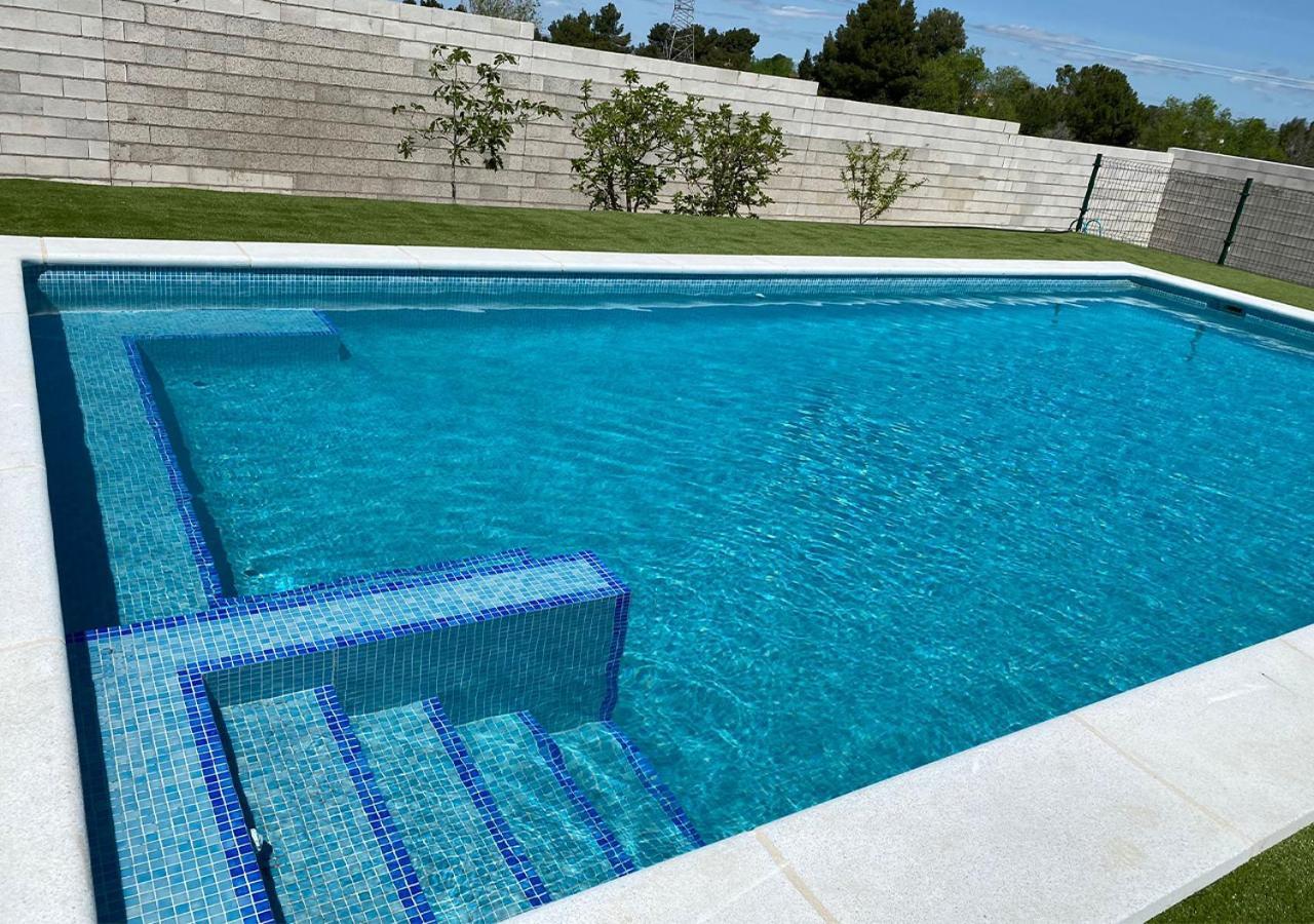 Casa Con Piscina, Villa Alarilla Fuentiduena de Tajo Luaran gambar