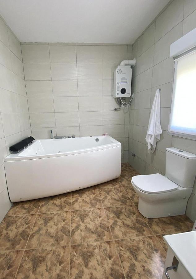 Casa Con Piscina, Villa Alarilla Fuentiduena de Tajo Luaran gambar